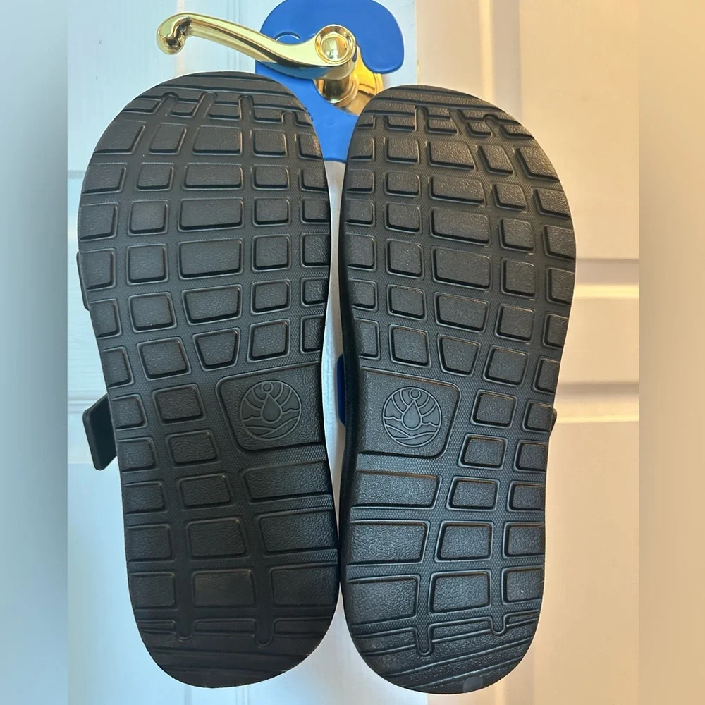 Mens Free Waters slides. NWTs. Size 12 - Picture 3 of 5